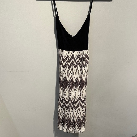 O'Neill Black and White Chevron Mini Dress - Picture 1 of 9